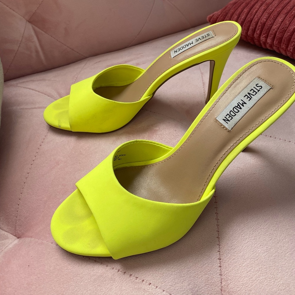NEON HEELS //STEVE MADDEN